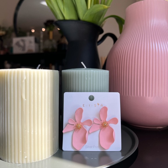 Large Pink Flower Earrings with Gold Center Detail - Picture 6 of 12